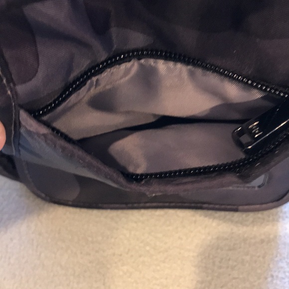 Lug can can green camo crossbody. - Picture 8 of 10